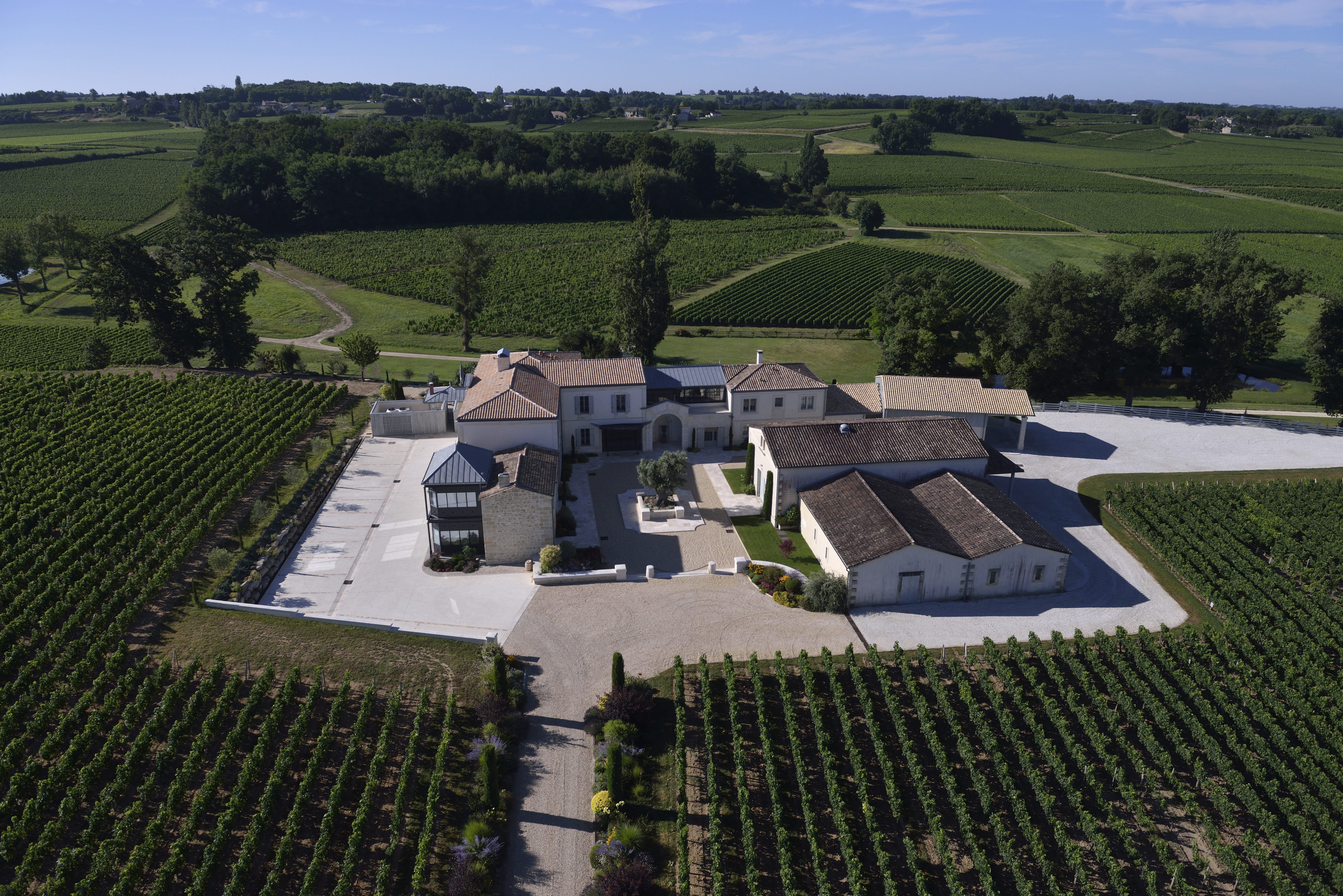 Vue aerienne du Château La Rose Perriere entoure de ses vignes