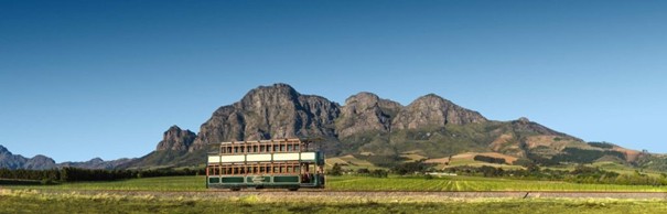 le Tramway de la Franschhoek valley sur fond de montane