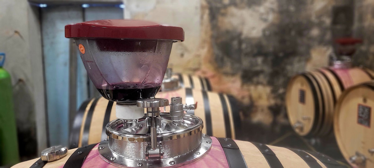Vinification - fermentation dans le chai du chateau la rose perriere