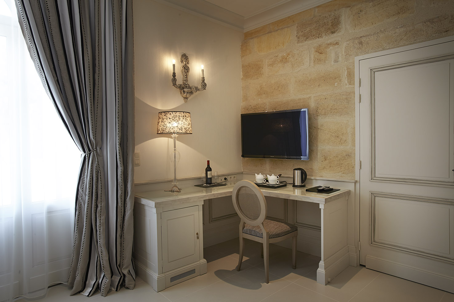 bureau chambre rose perriere chateau la rose perriere