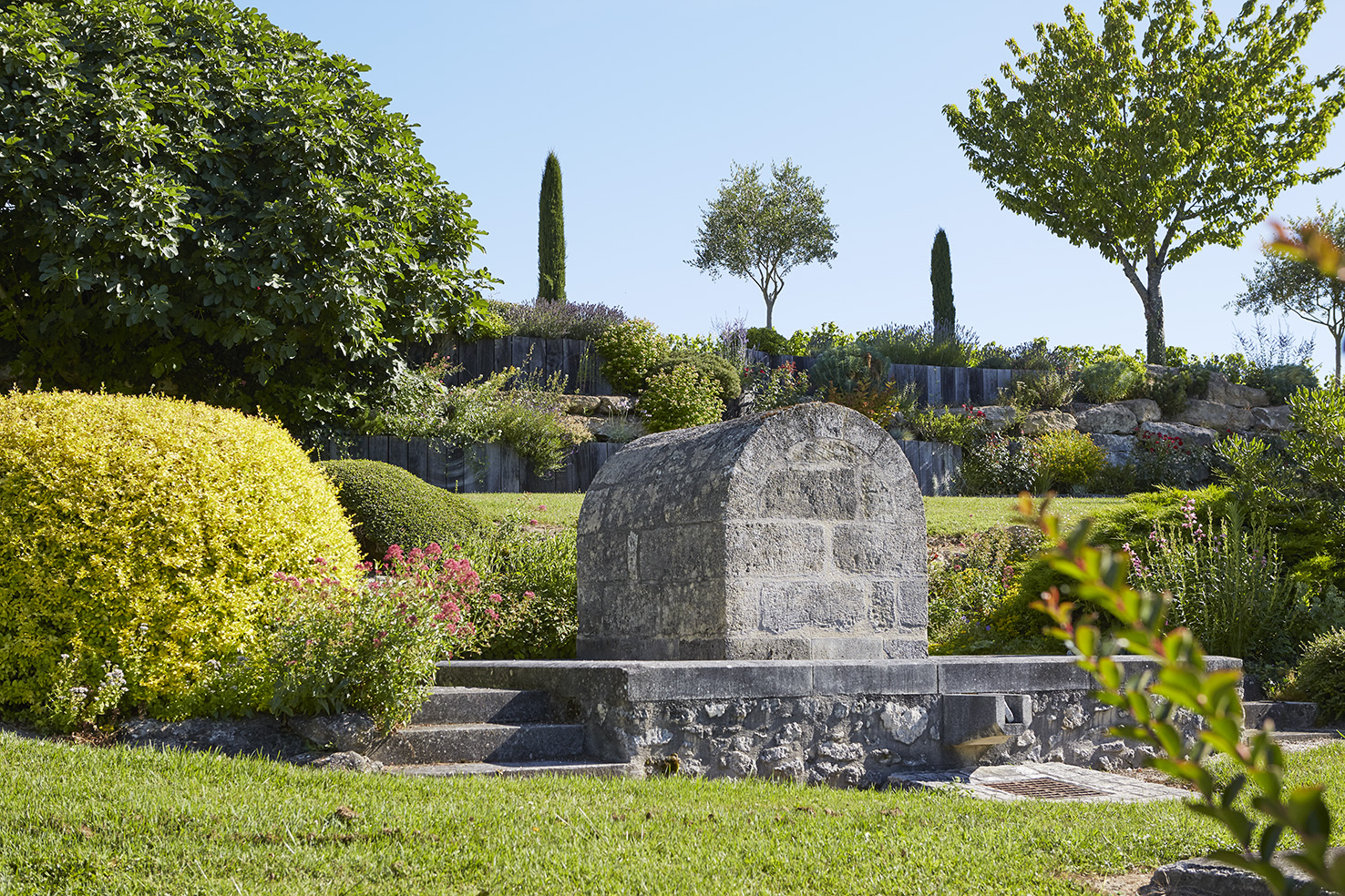 Source jardin La Rose Perriere